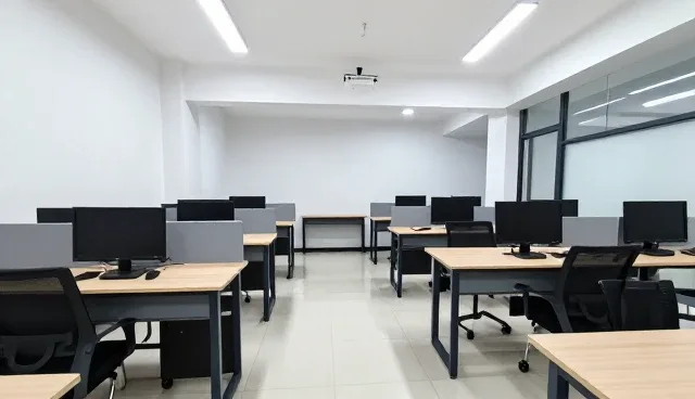 如何从实施成本角度评估技术外包的选型策略